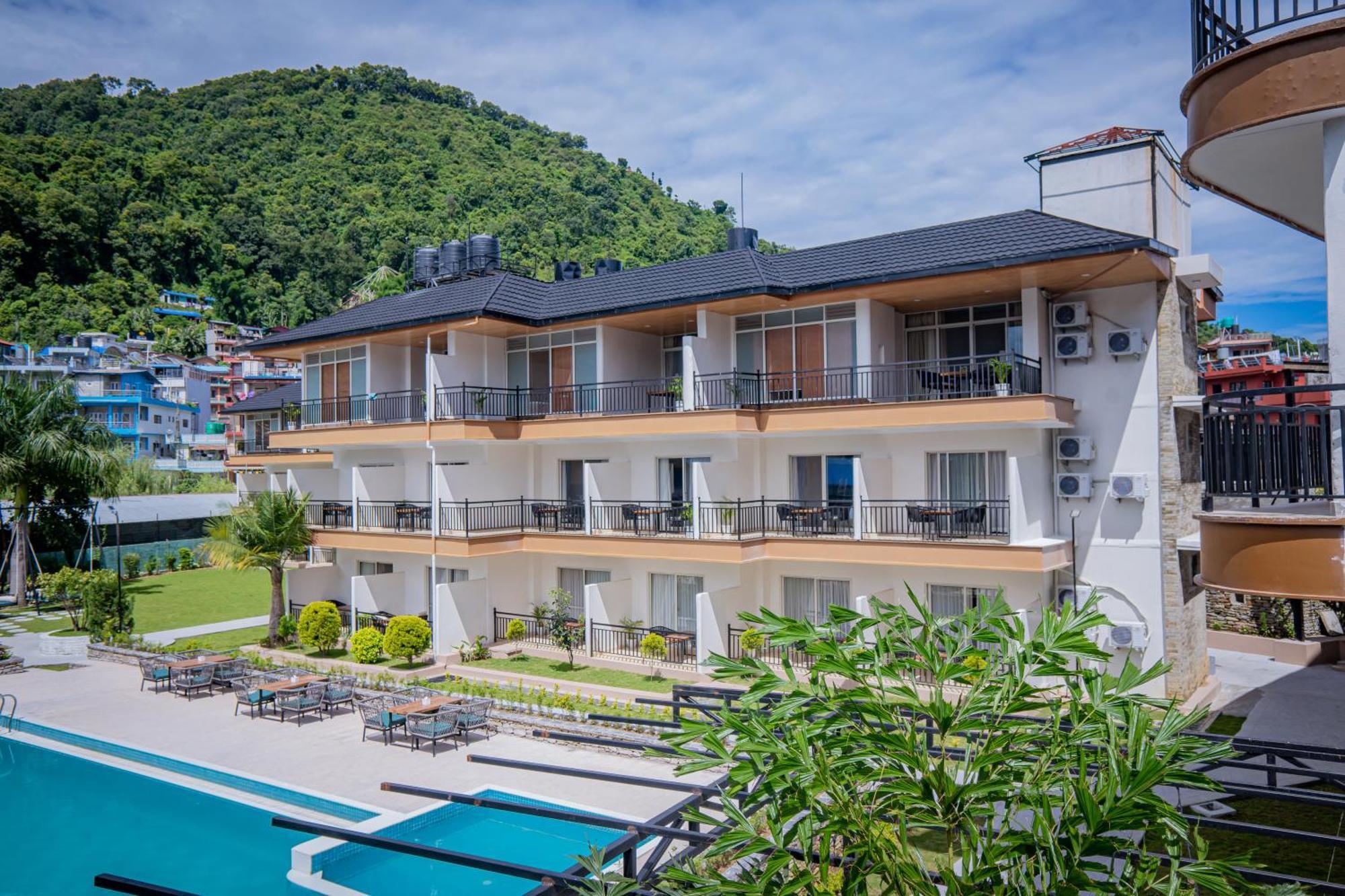Majestic Lake Front Hotel & Suites Pokhara Exterior foto