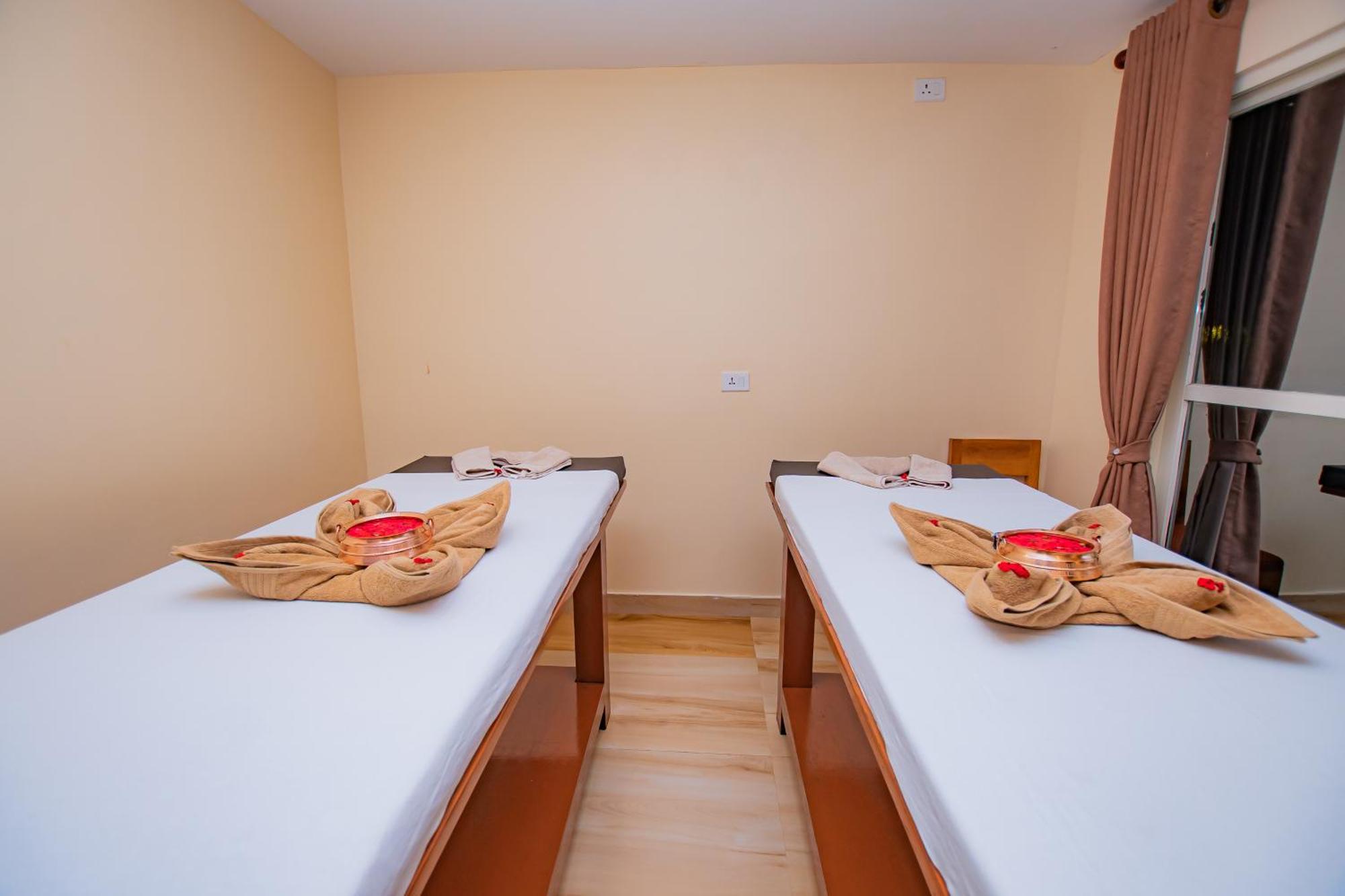 Majestic Lake Front Hotel & Suites Pokhara Exterior foto
